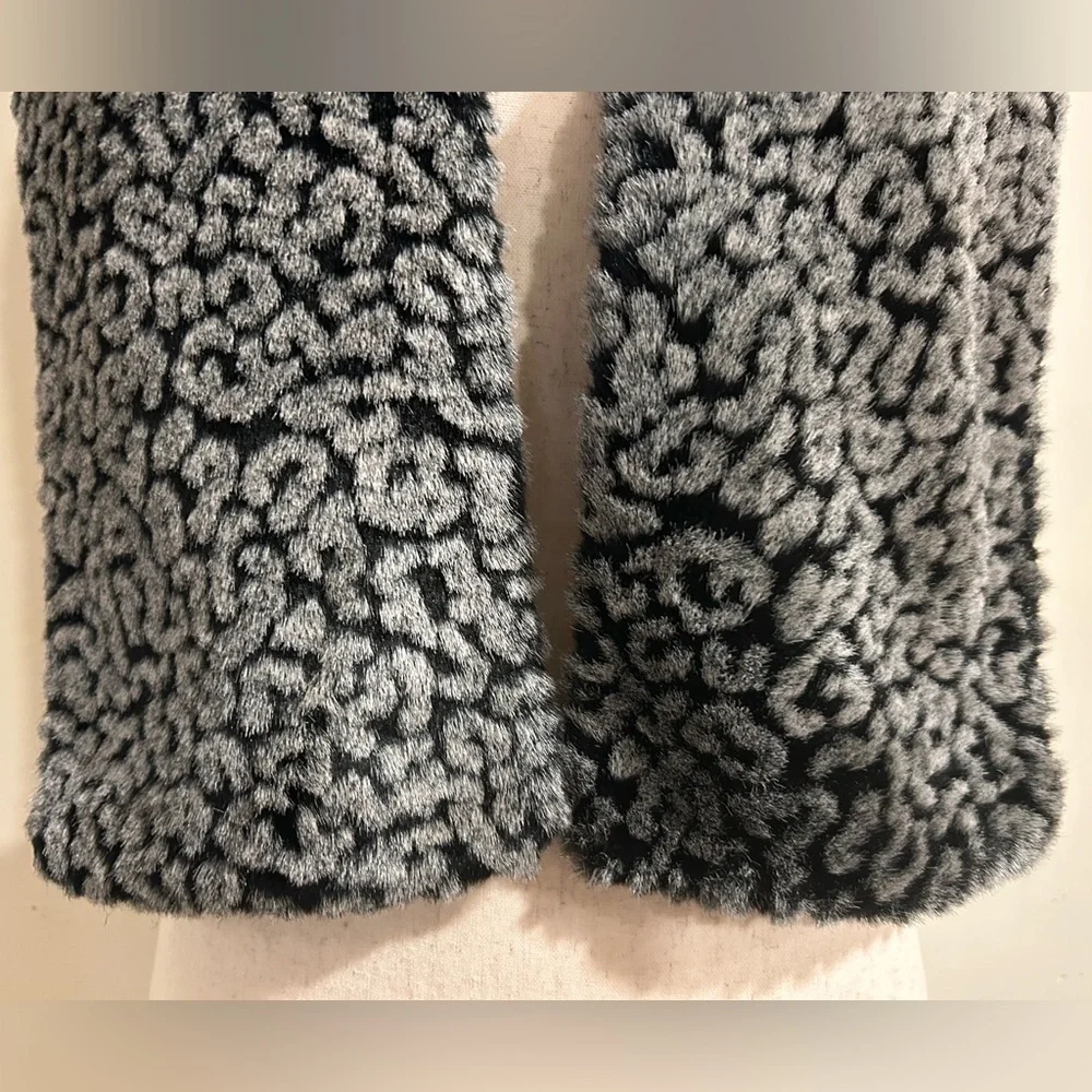 BEN BERGER Luxury Collection Soft Snuggly Faux Fur Gray Black Print Scarf Stole - Picture 3 of 12